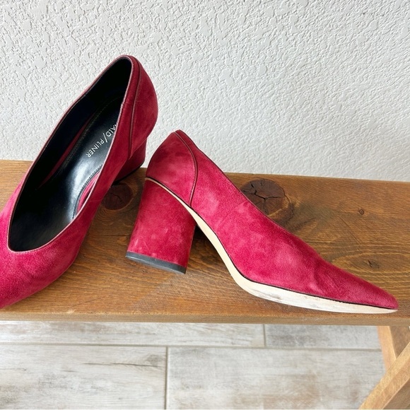Donald Pliner Glenn Suede Heels Berry Red Size 9.5 - Picture 5 of 10